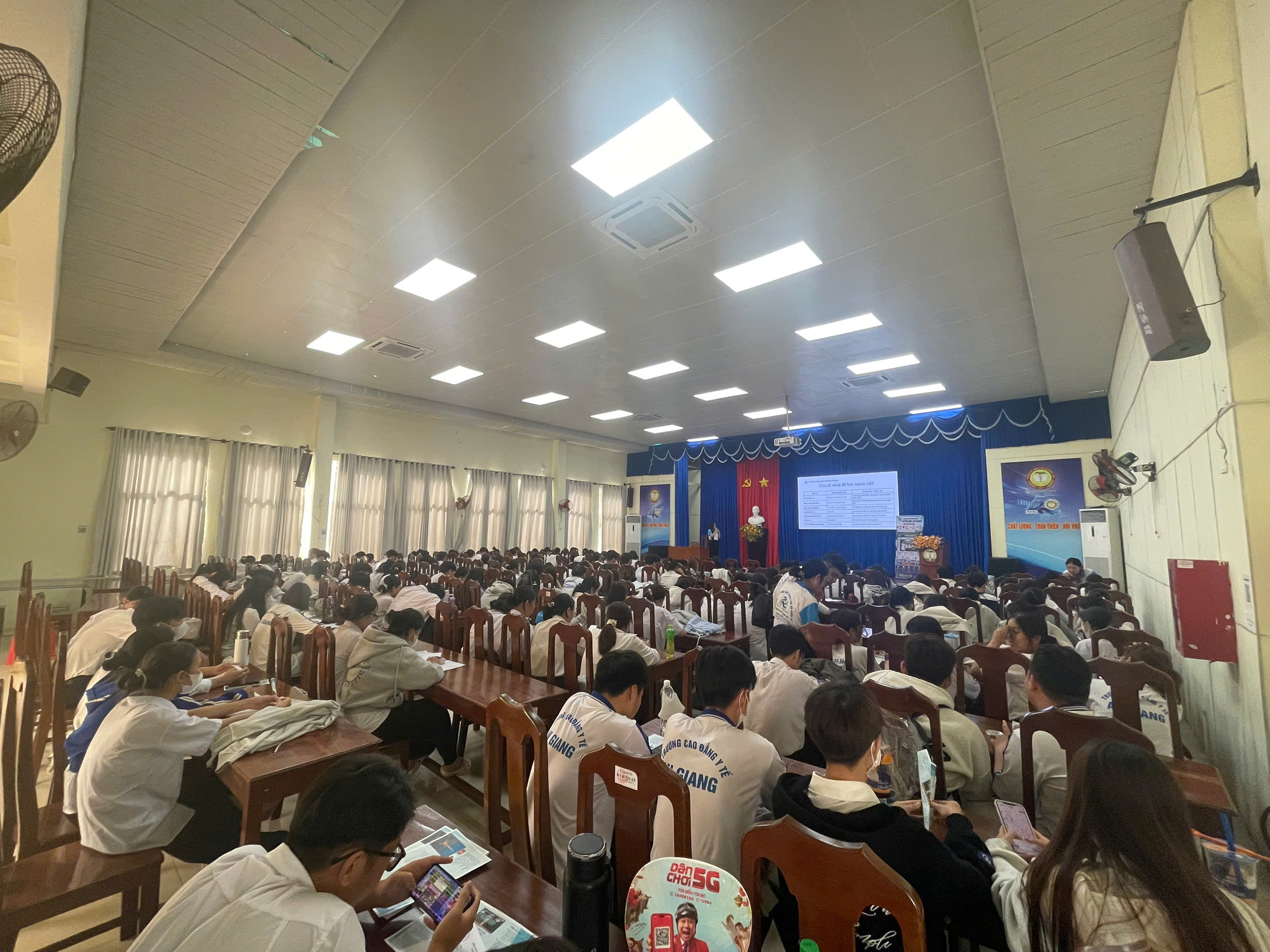 Hoạt động 2